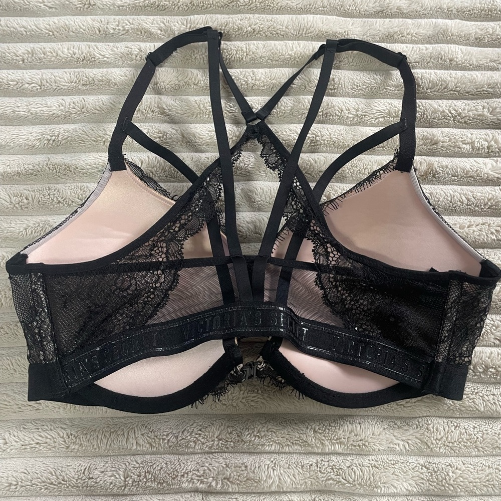 Victoria’s Secret very sexy push-up bra - Picture 2 of 2
